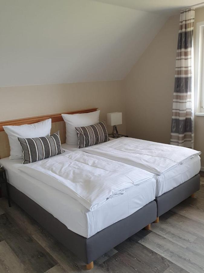 Ferienapartment Wiese & Meer Auf Ruegen Neddesitz Bagian luar foto