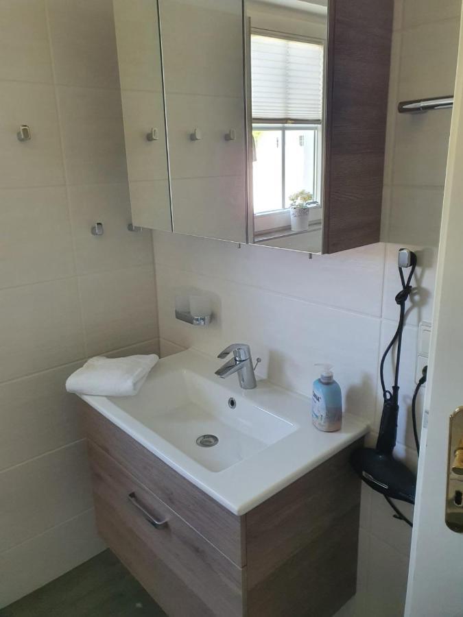 Ferienapartment Wiese & Meer Auf Ruegen Neddesitz Bagian luar foto