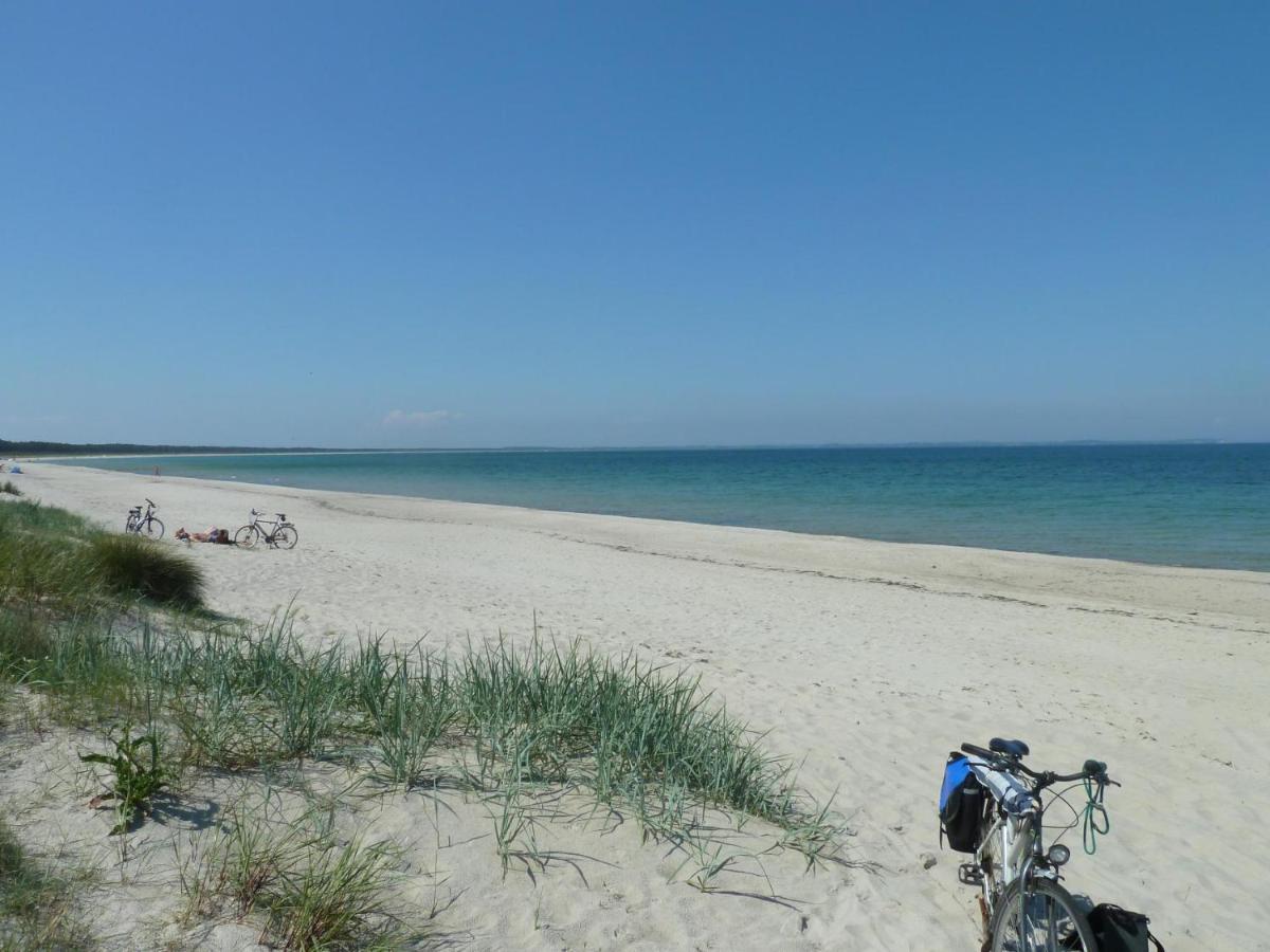 Ferienapartment Wiese & Meer Auf Ruegen Neddesitz Bagian luar foto